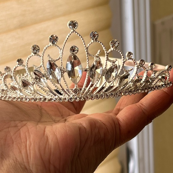 Sparkly Tiara - Picture 1 of 4